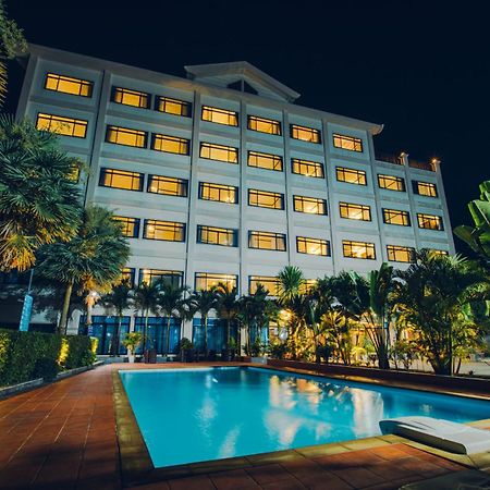 Sisombat Plaza Hotel Vang Vieng Exteriér fotografie