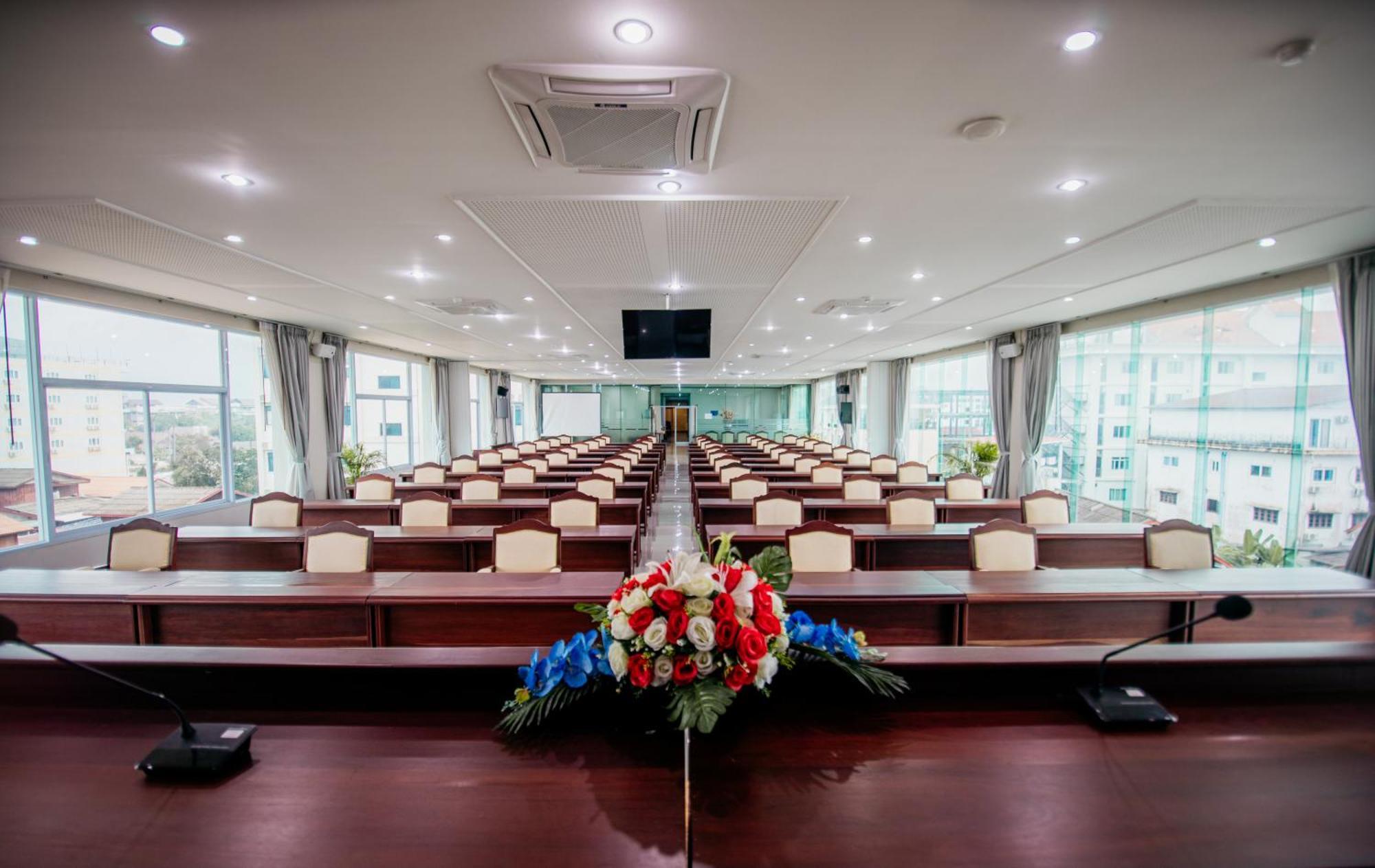 Sisombat Plaza Hotel Vang Vieng Exteriér fotografie