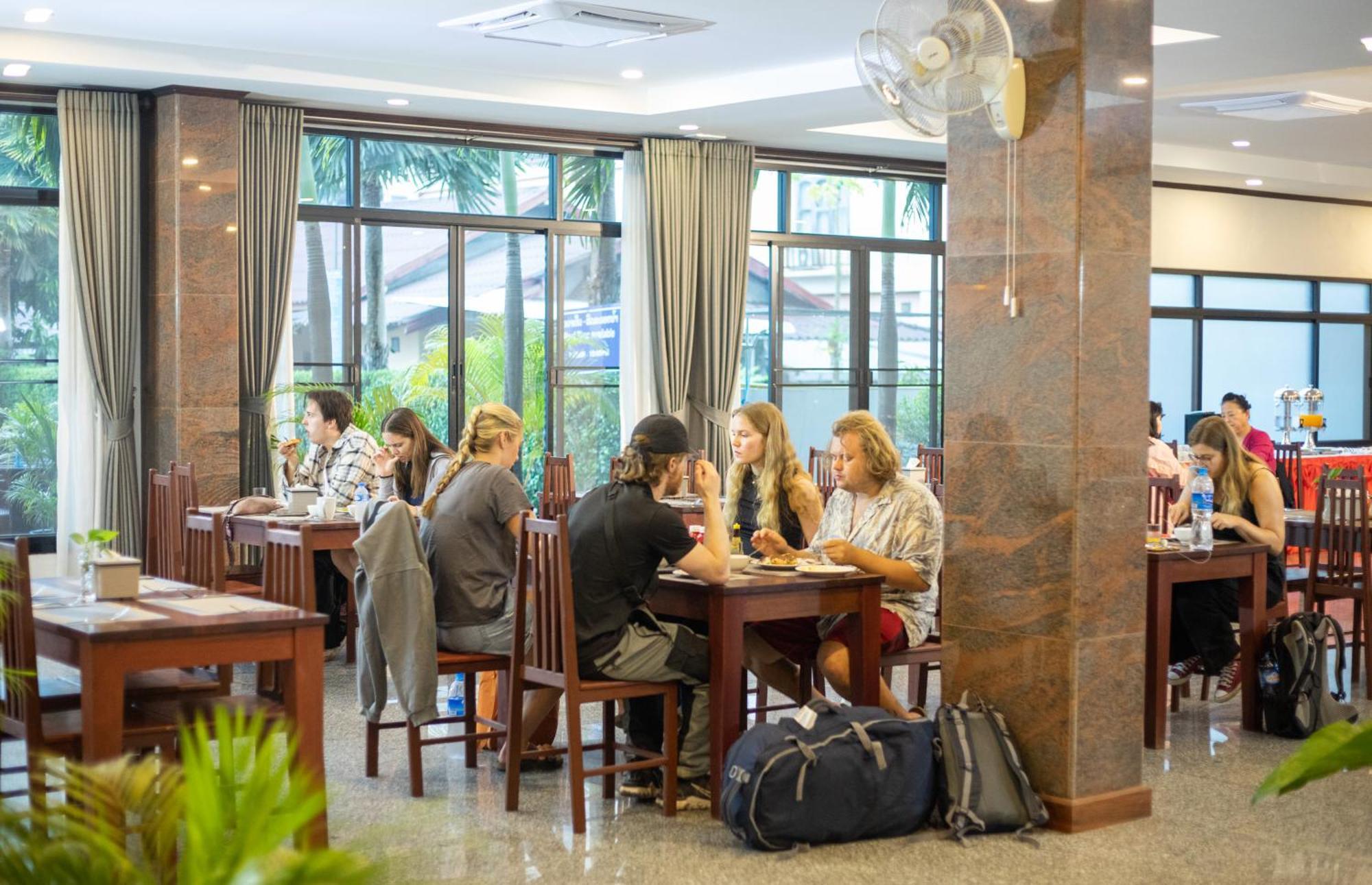 Sisombat Plaza Hotel Vang Vieng Exteriér fotografie