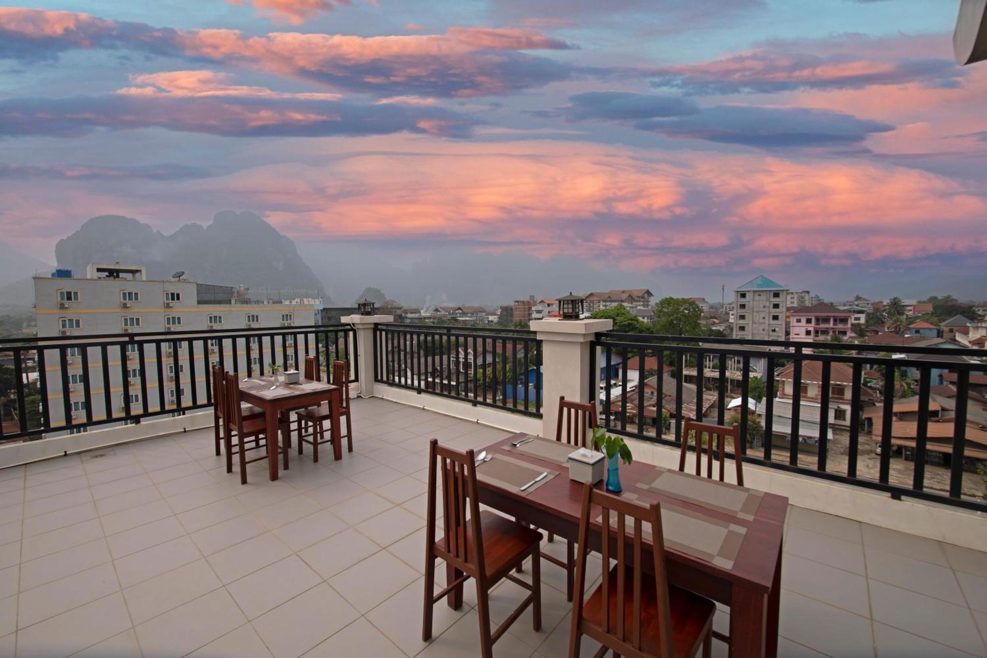 Sisombat Plaza Hotel Vang Vieng Exteriér fotografie