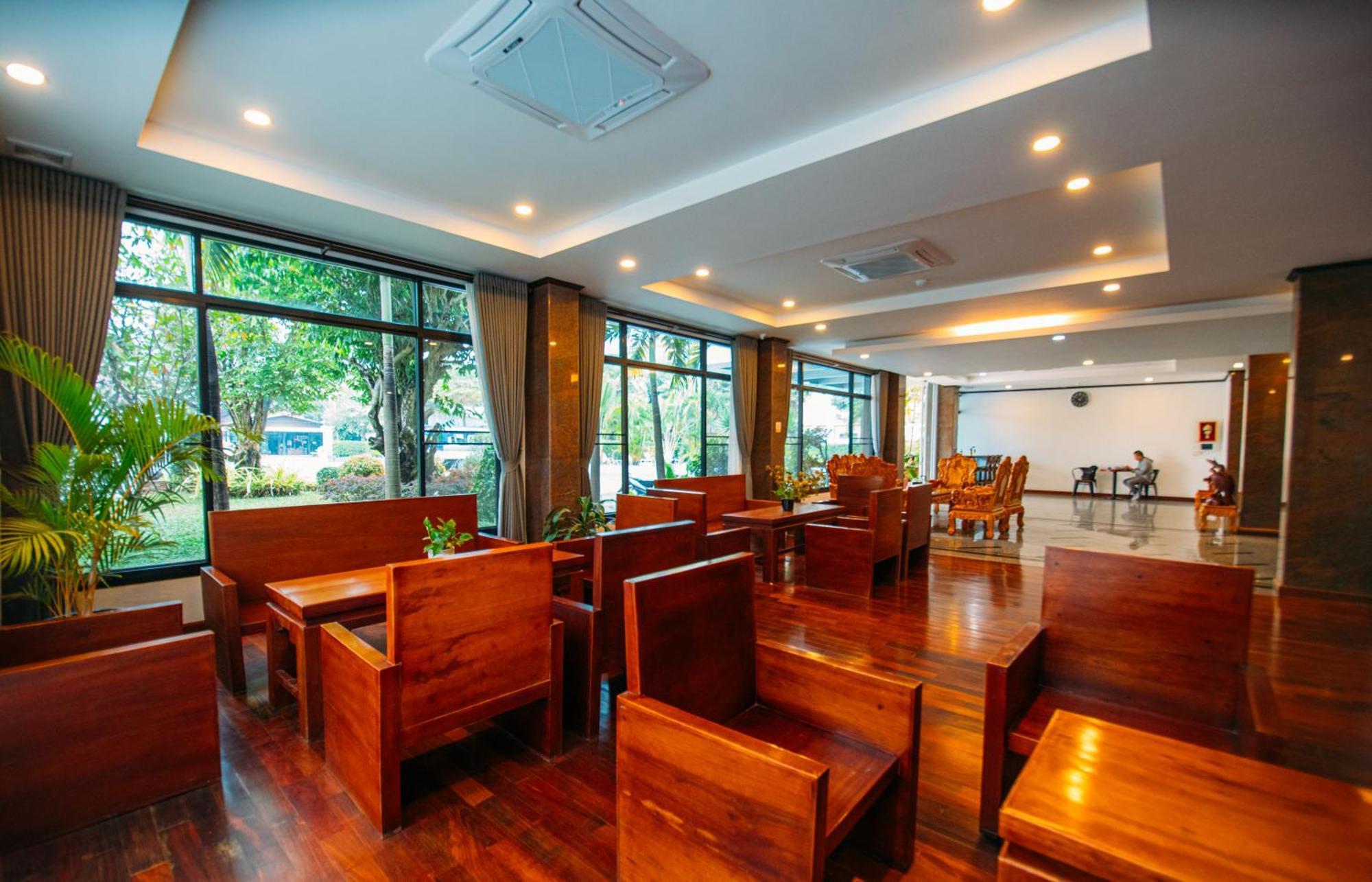 Sisombat Plaza Hotel Vang Vieng Exteriér fotografie