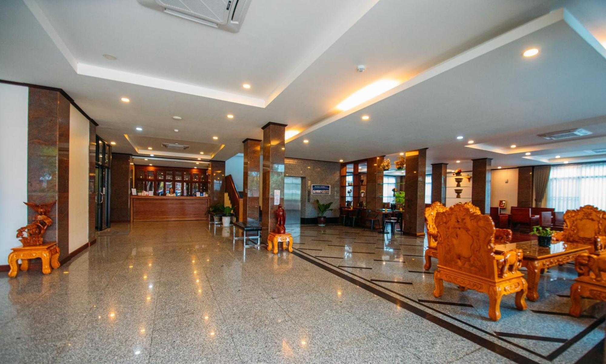 Sisombat Plaza Hotel Vang Vieng Exteriér fotografie
