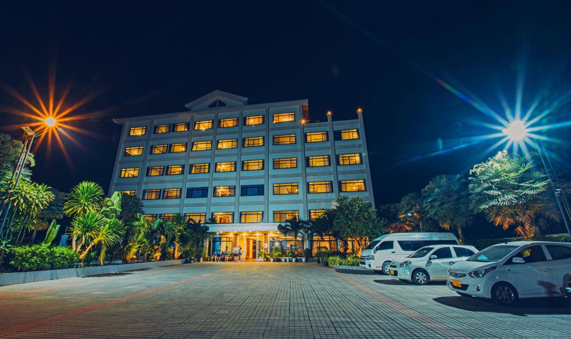 Sisombat Plaza Hotel Vang Vieng Exteriér fotografie