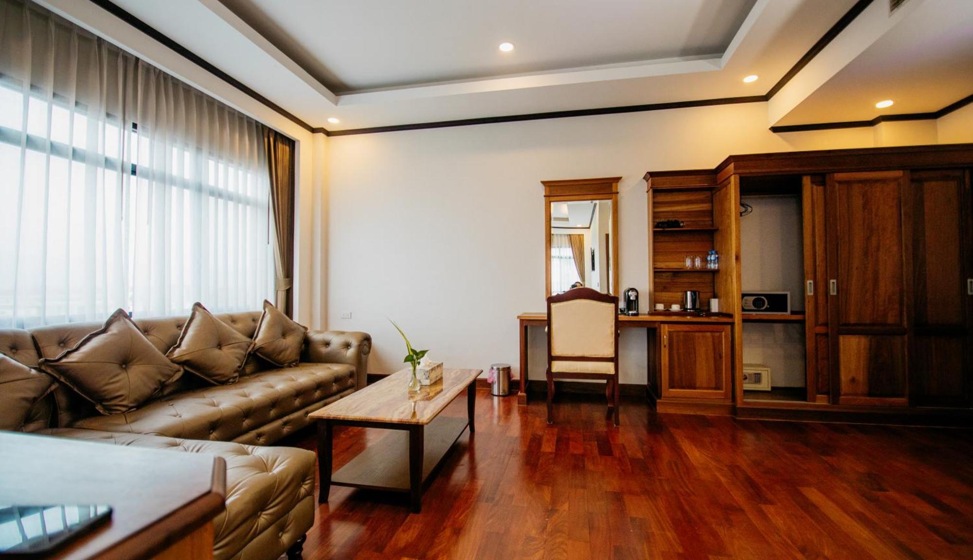 Sisombat Plaza Hotel Vang Vieng Exteriér fotografie