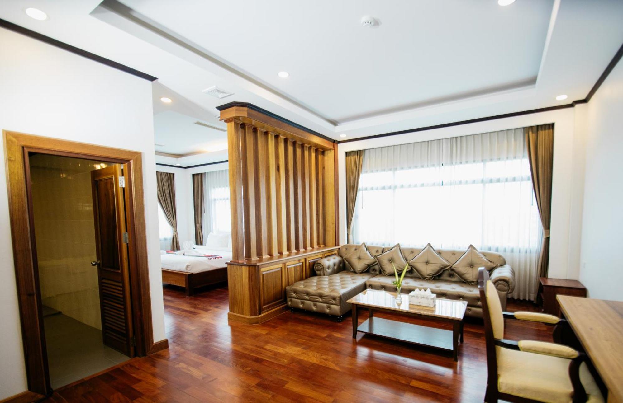 Sisombat Plaza Hotel Vang Vieng Exteriér fotografie