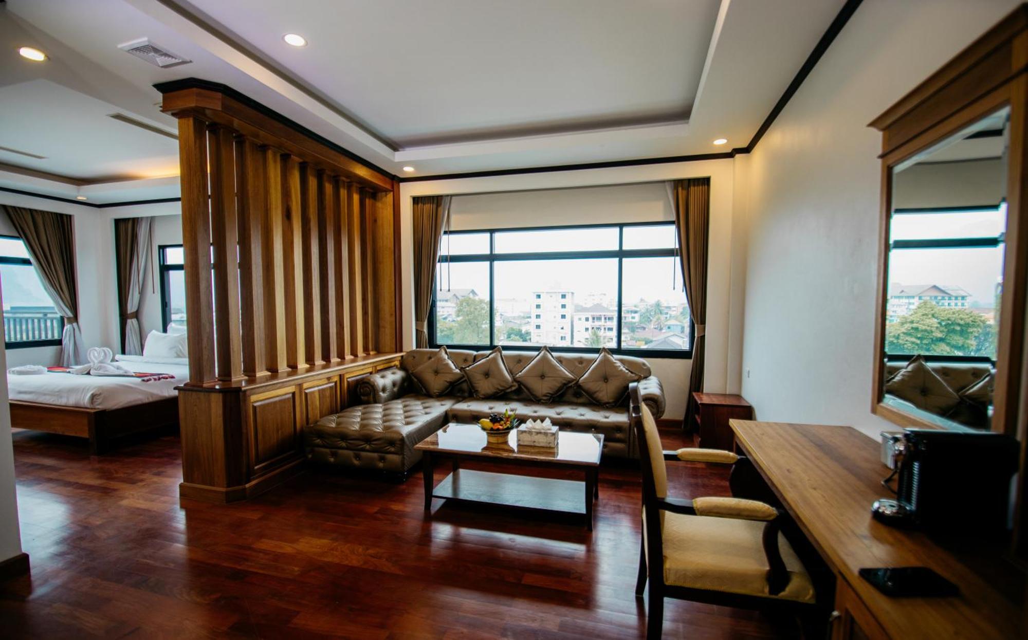 Sisombat Plaza Hotel Vang Vieng Exteriér fotografie