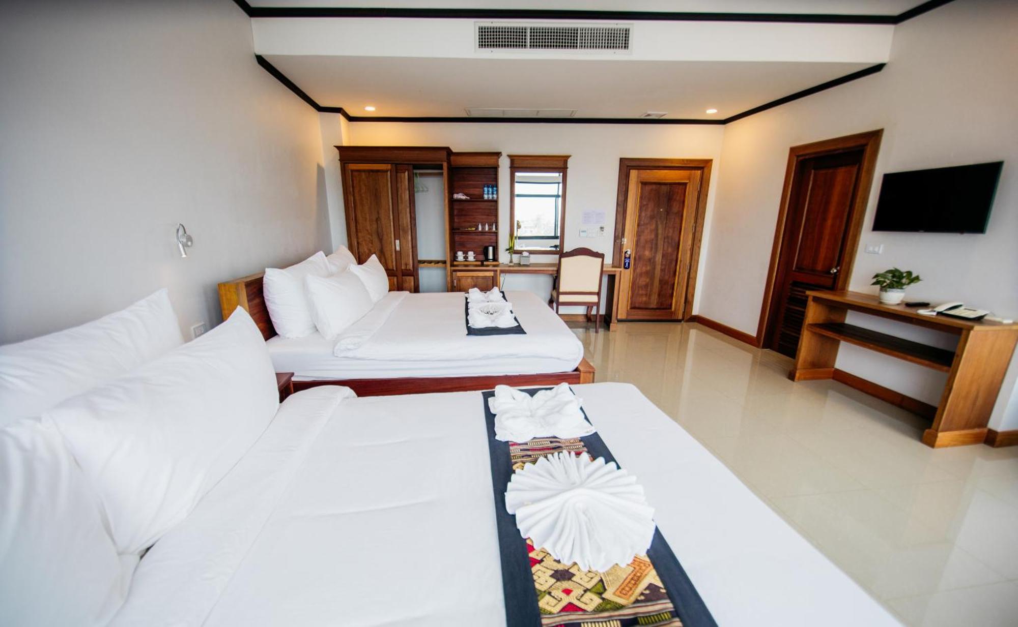 Sisombat Plaza Hotel Vang Vieng Exteriér fotografie