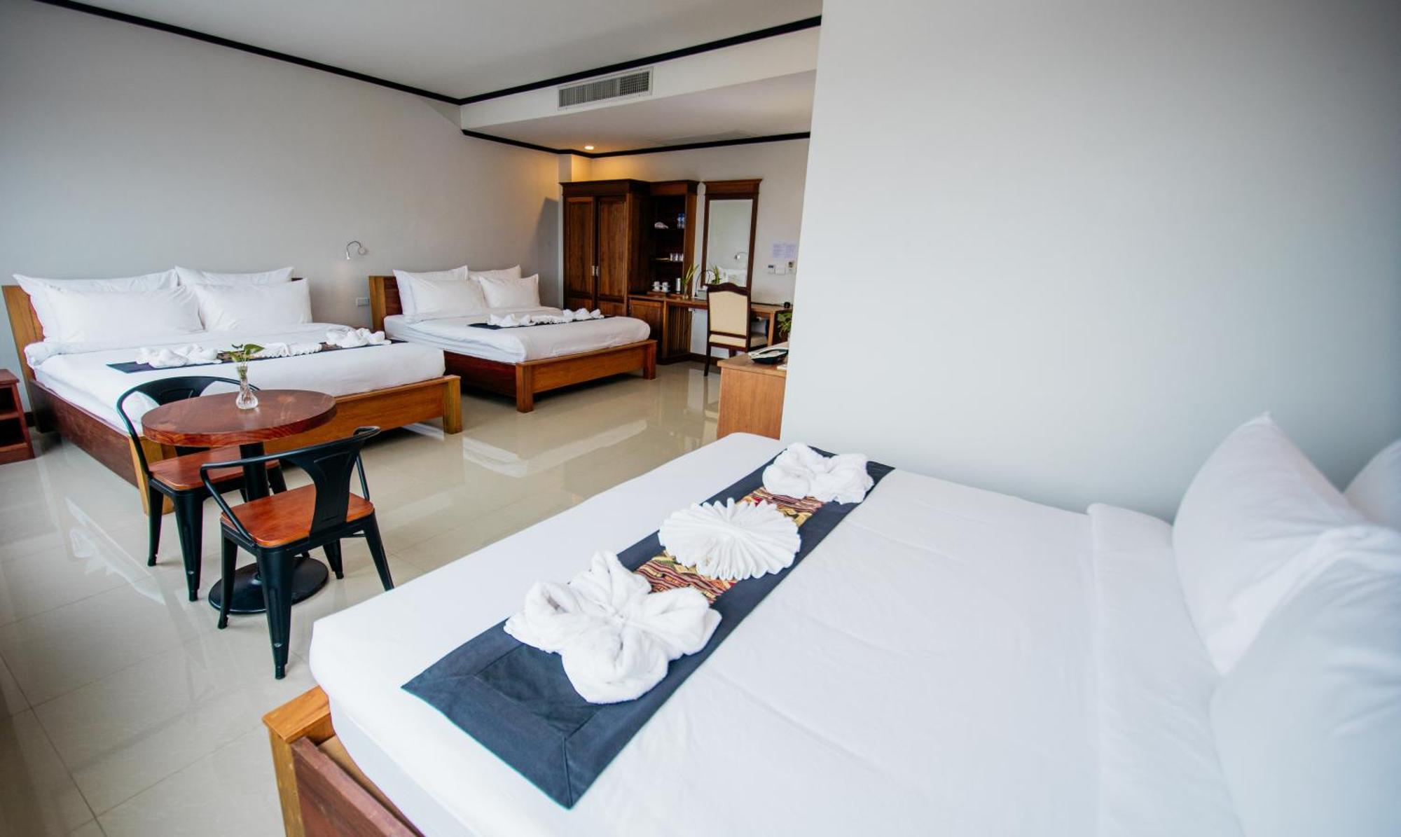 Sisombat Plaza Hotel Vang Vieng Exteriér fotografie