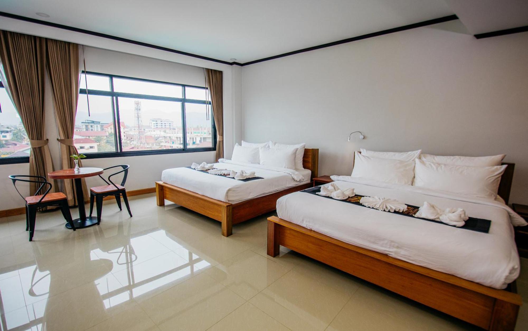 Sisombat Plaza Hotel Vang Vieng Exteriér fotografie