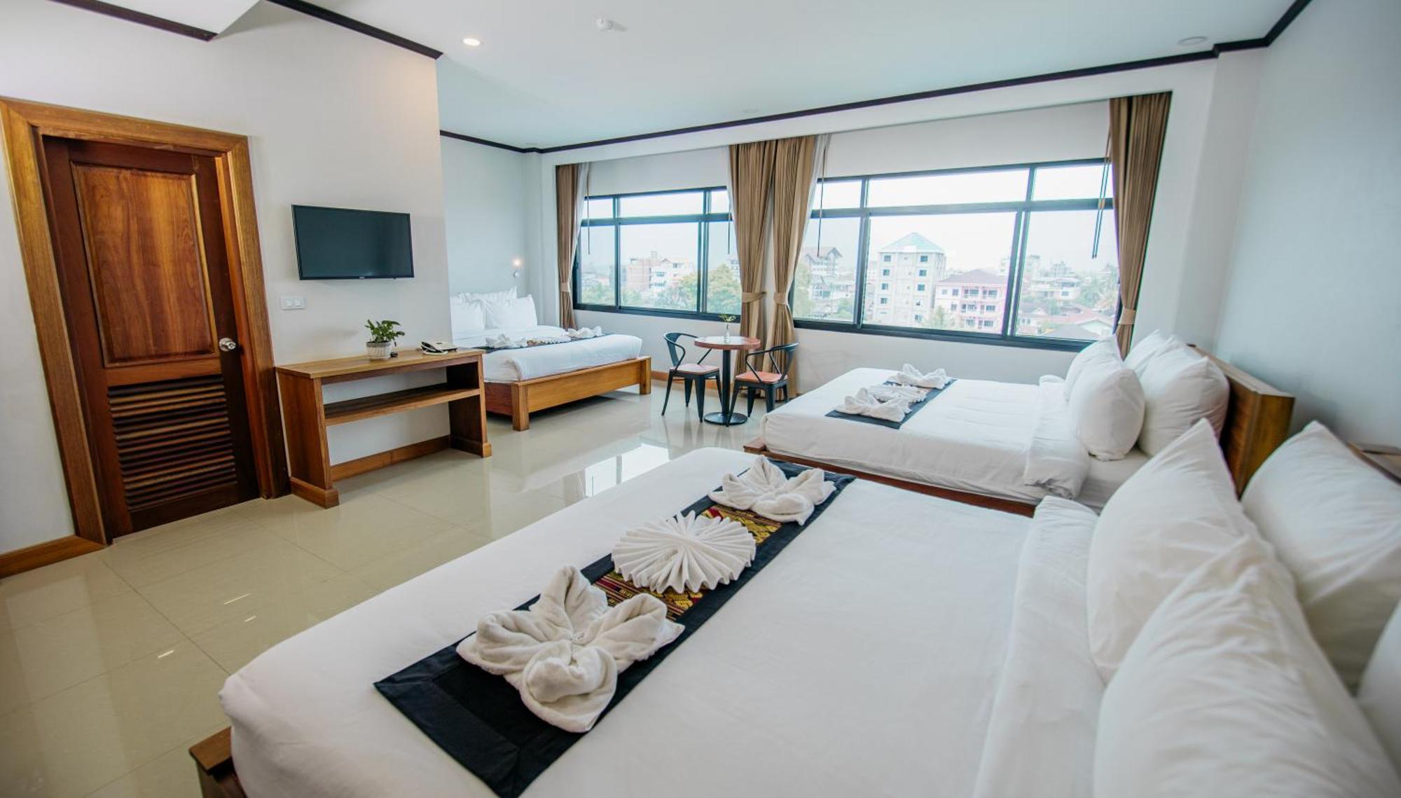 Sisombat Plaza Hotel Vang Vieng Exteriér fotografie