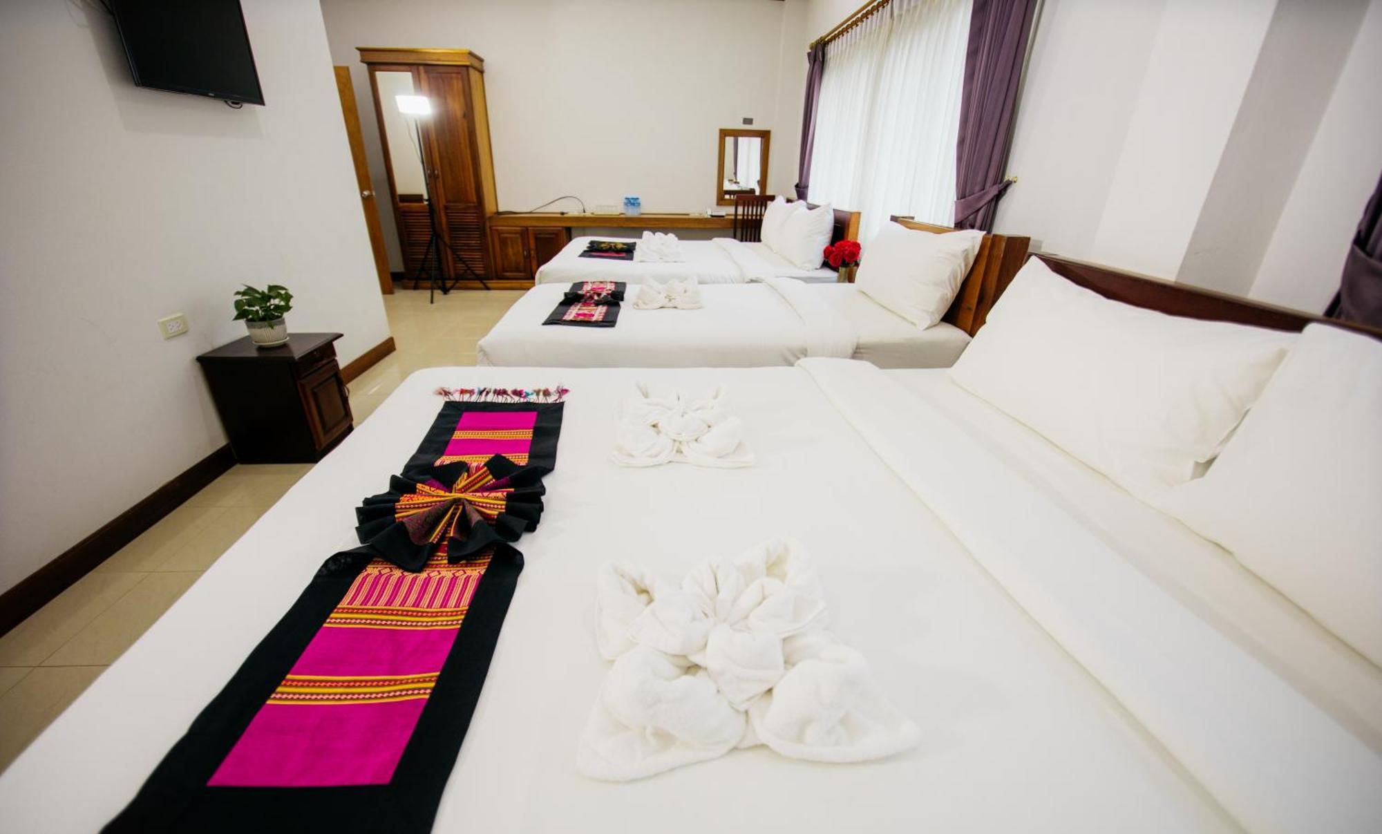 Sisombat Plaza Hotel Vang Vieng Exteriér fotografie