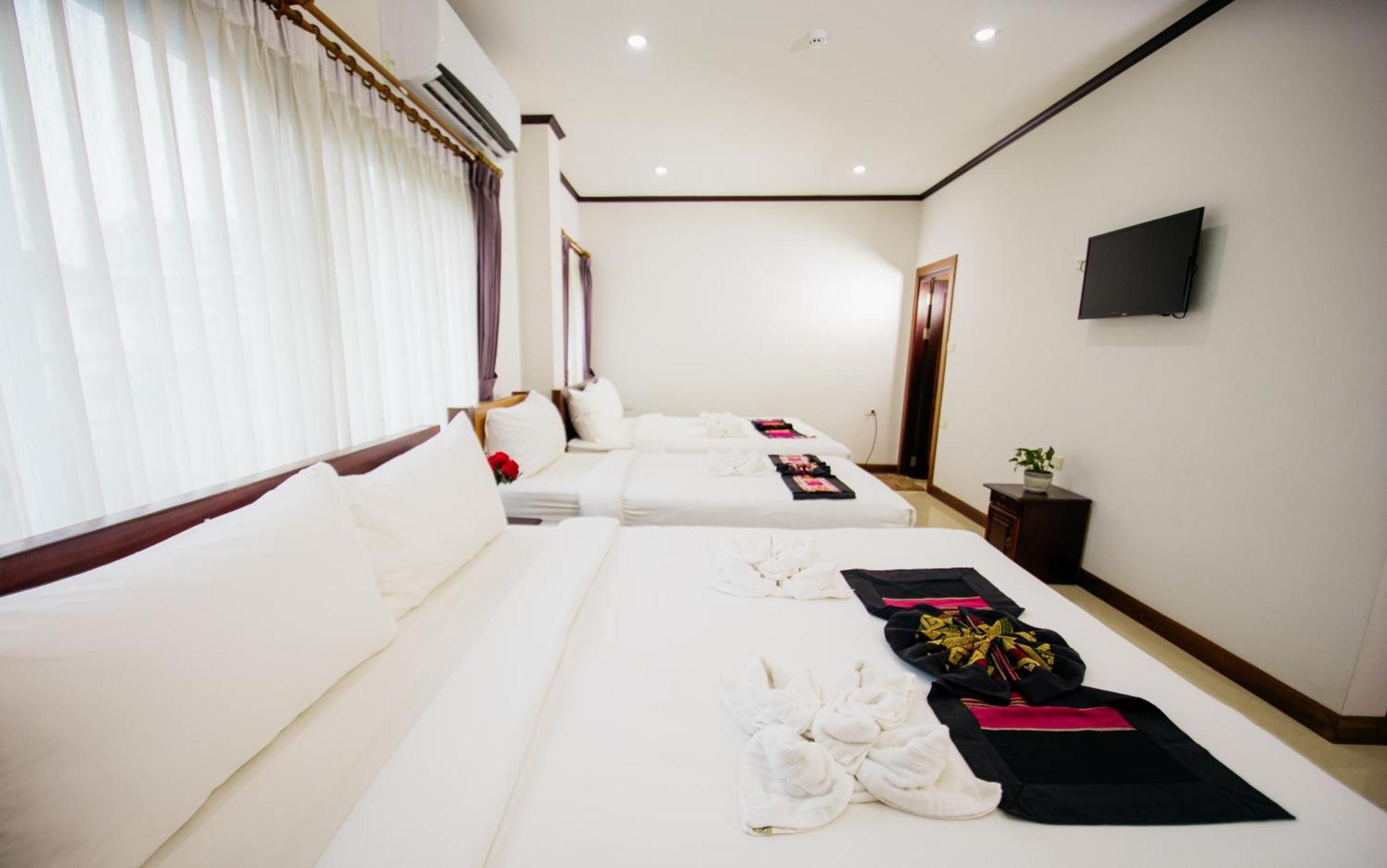 Sisombat Plaza Hotel Vang Vieng Exteriér fotografie