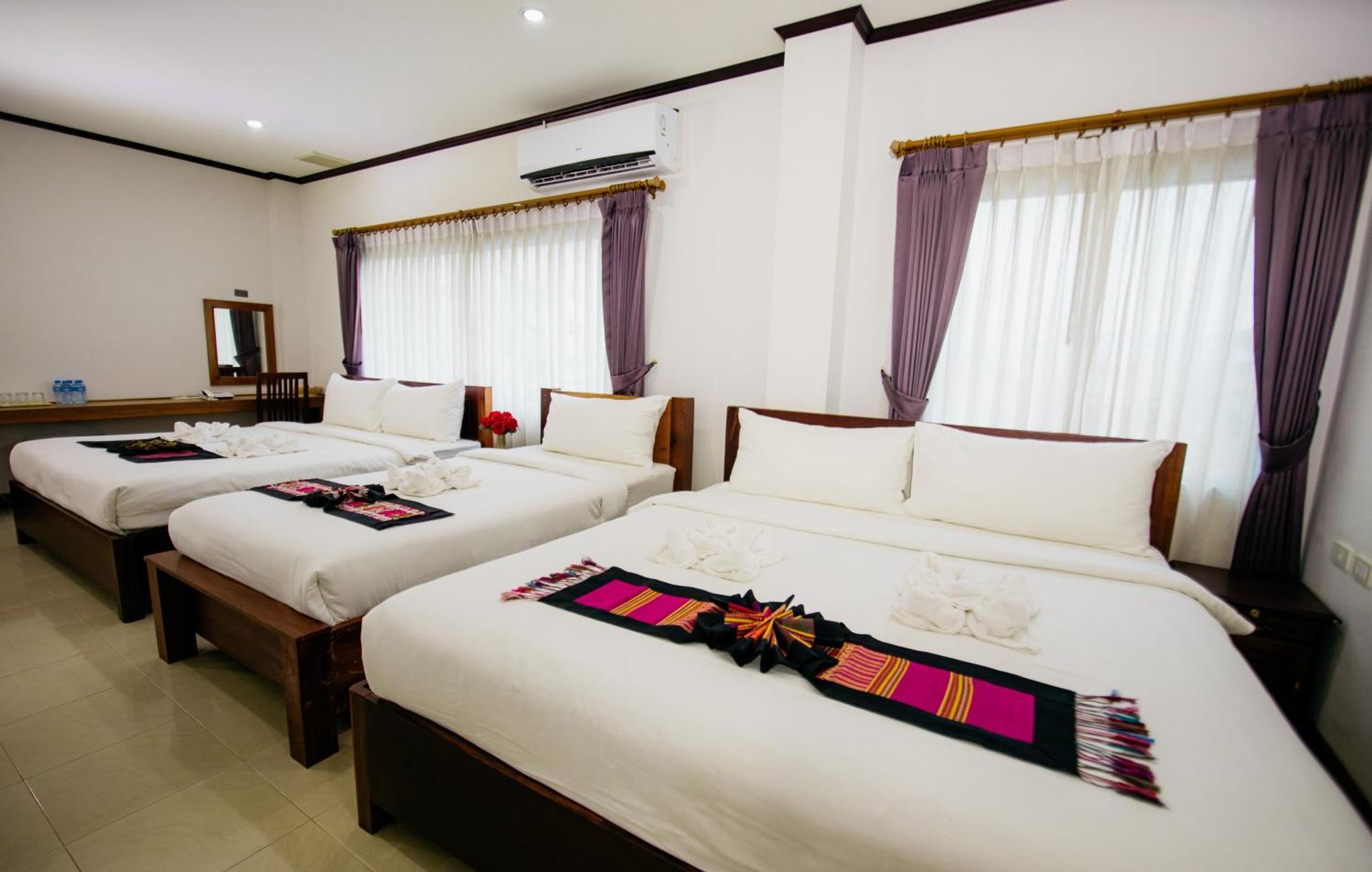Sisombat Plaza Hotel Vang Vieng Exteriér fotografie