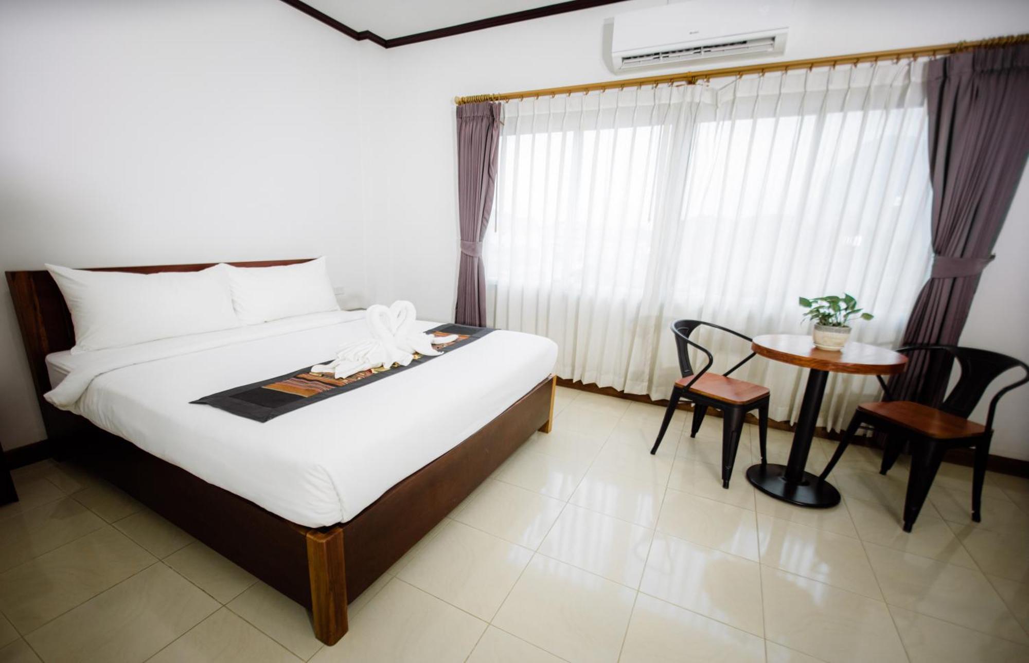 Sisombat Plaza Hotel Vang Vieng Exteriér fotografie