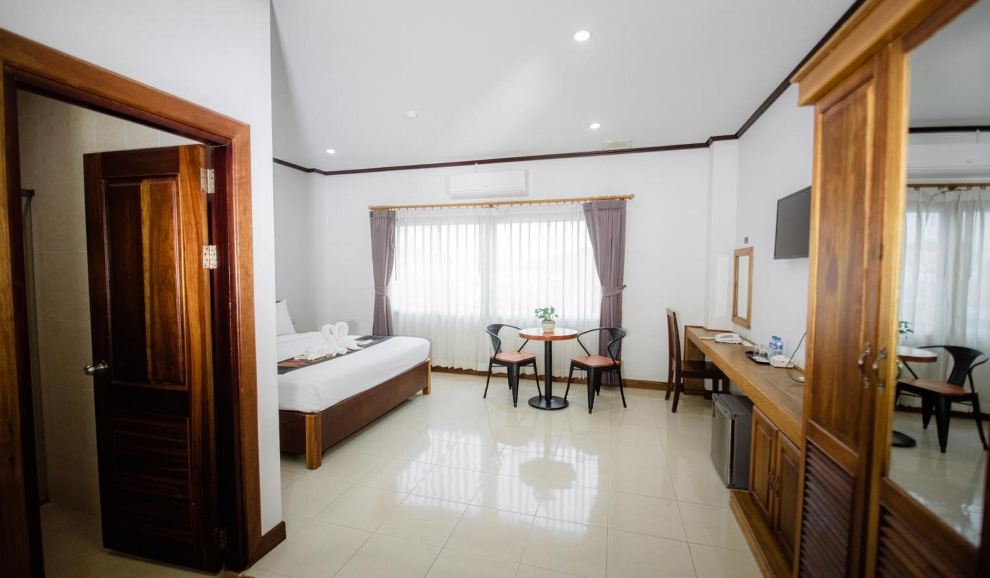 Sisombat Plaza Hotel Vang Vieng Exteriér fotografie
