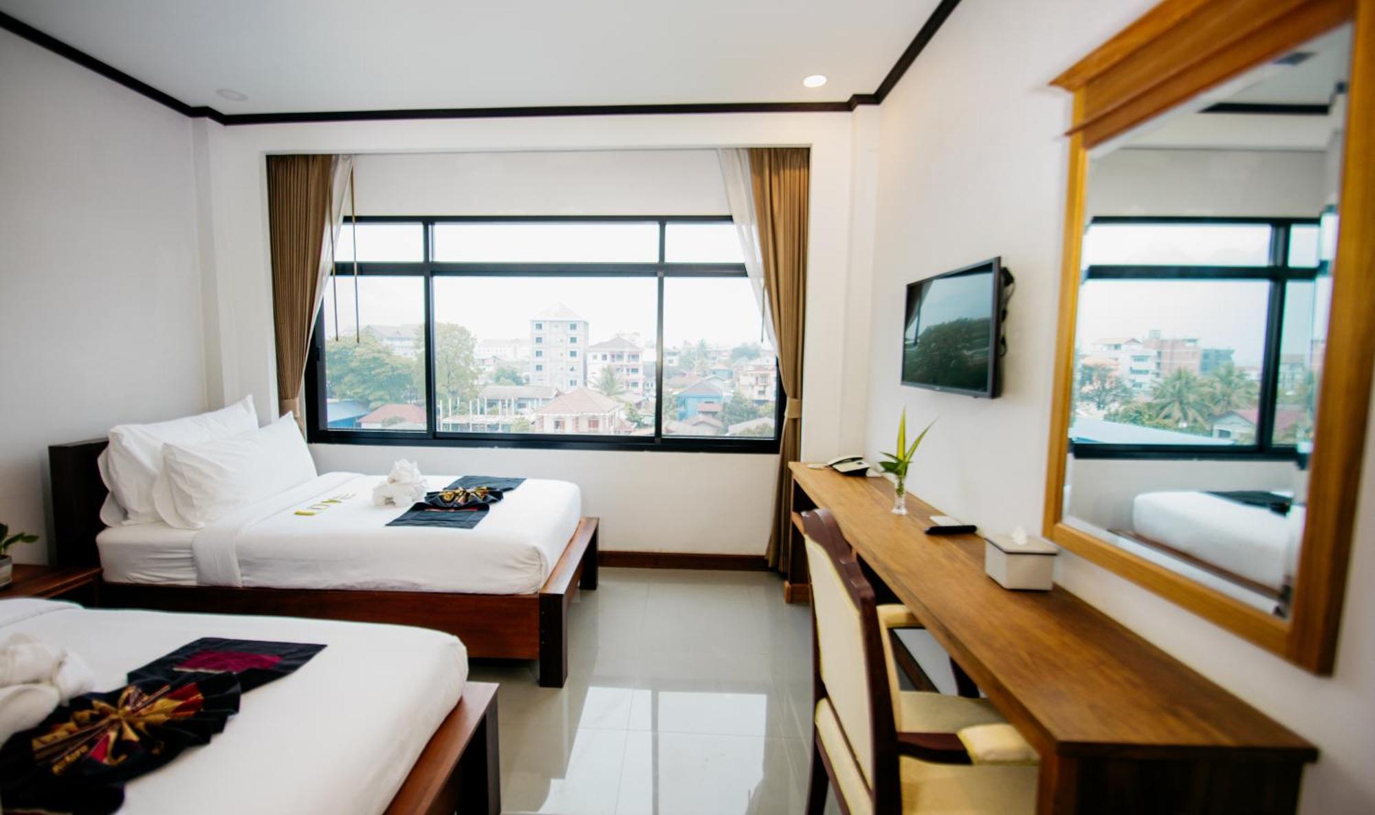 Sisombat Plaza Hotel Vang Vieng Exteriér fotografie