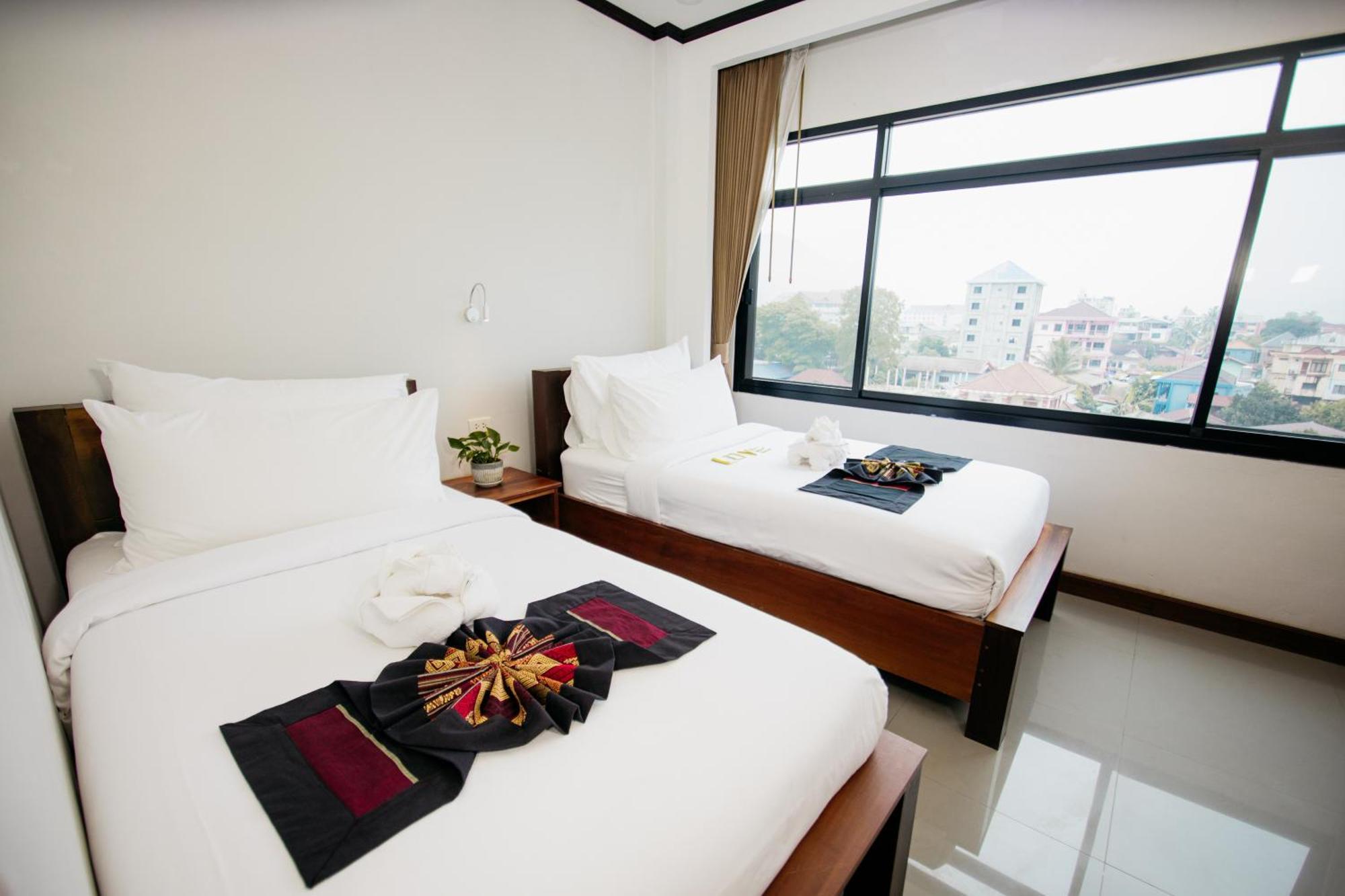 Sisombat Plaza Hotel Vang Vieng Exteriér fotografie