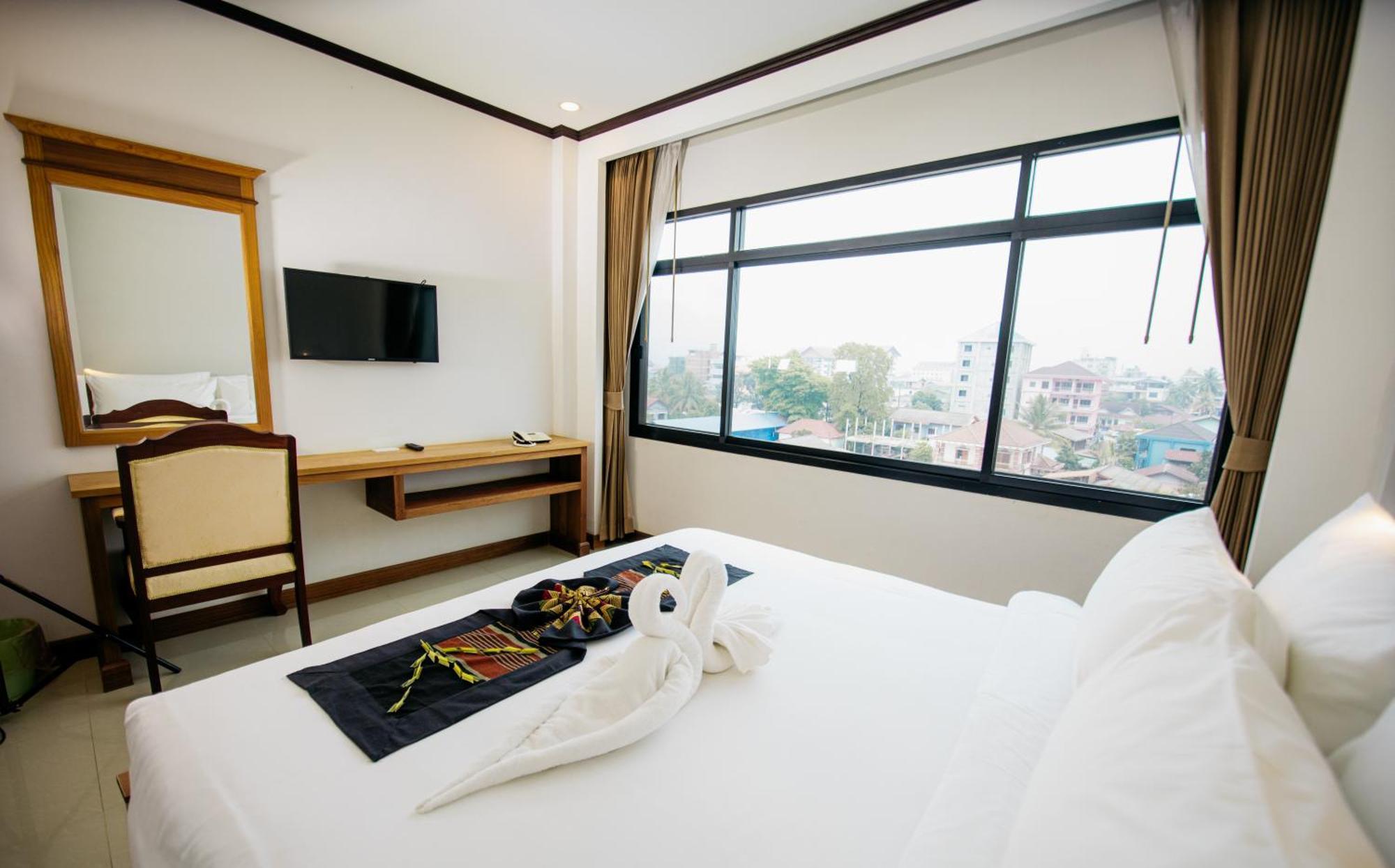 Sisombat Plaza Hotel Vang Vieng Exteriér fotografie
