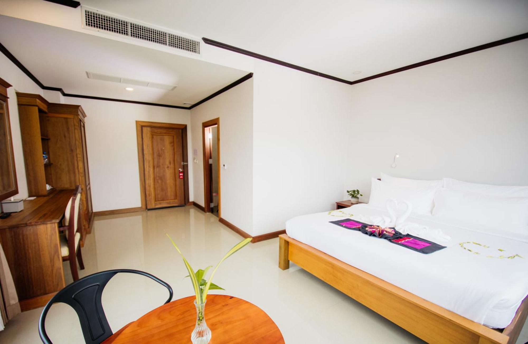 Sisombat Plaza Hotel Vang Vieng Exteriér fotografie