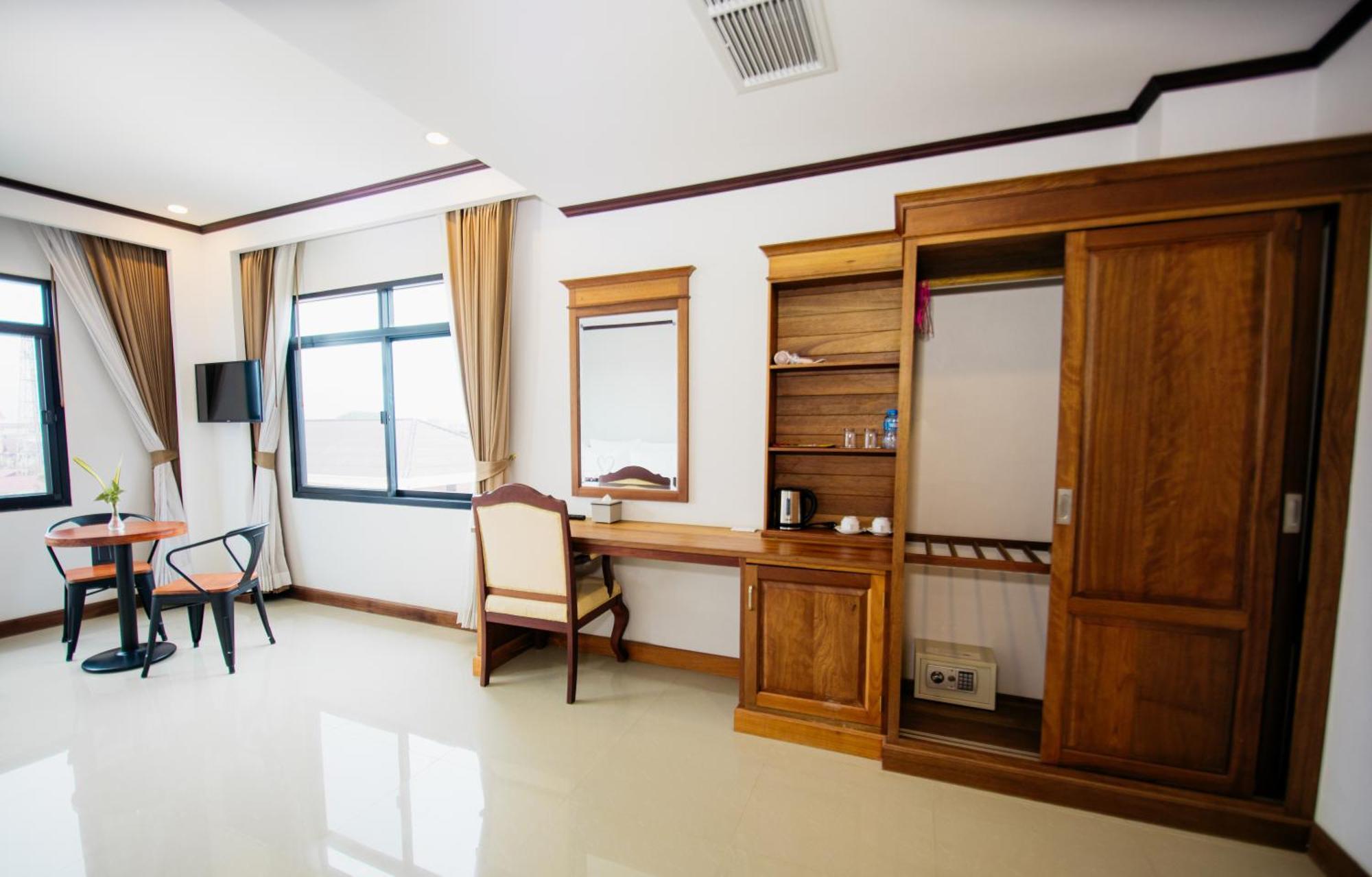 Sisombat Plaza Hotel Vang Vieng Exteriér fotografie