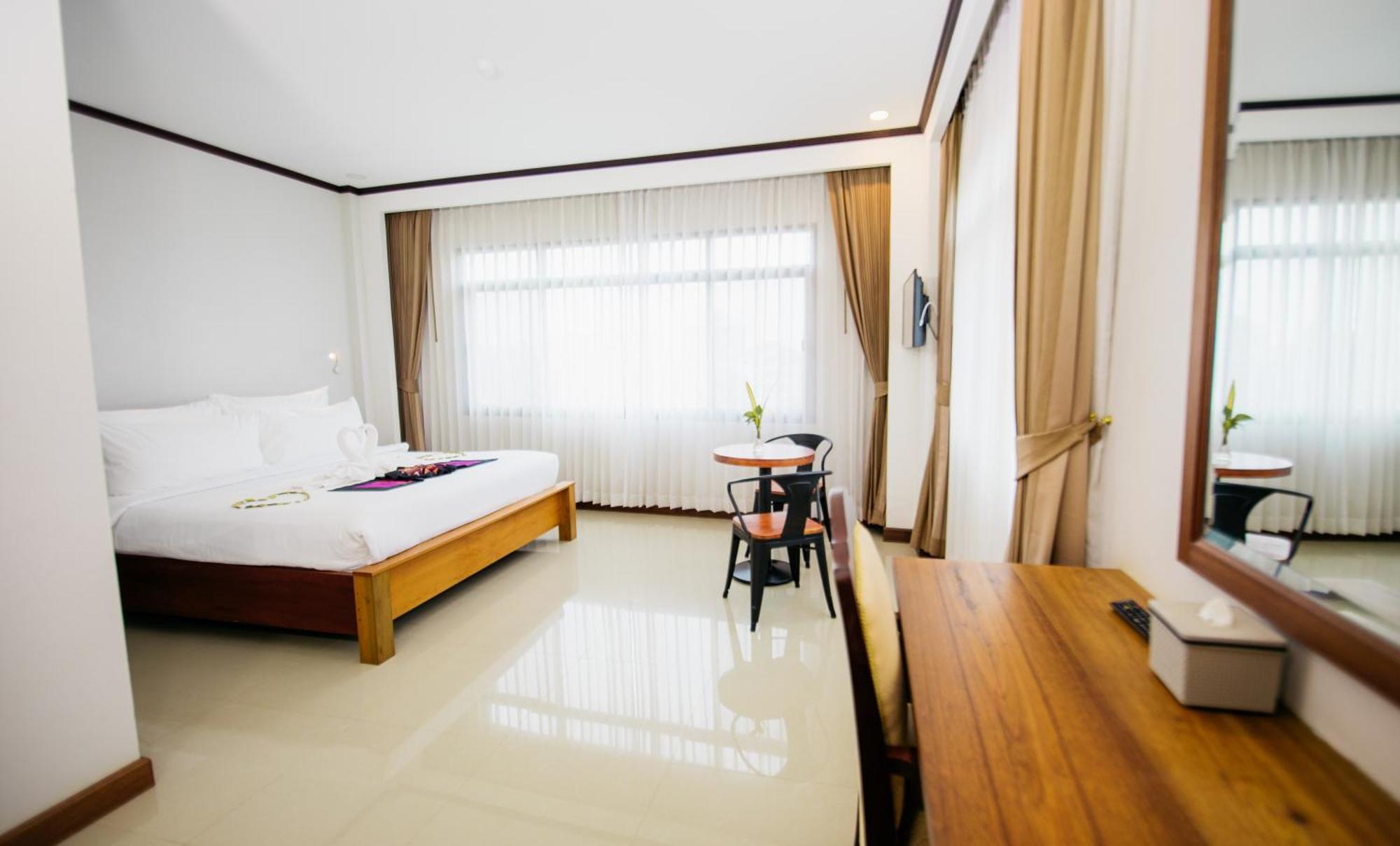 Sisombat Plaza Hotel Vang Vieng Exteriér fotografie