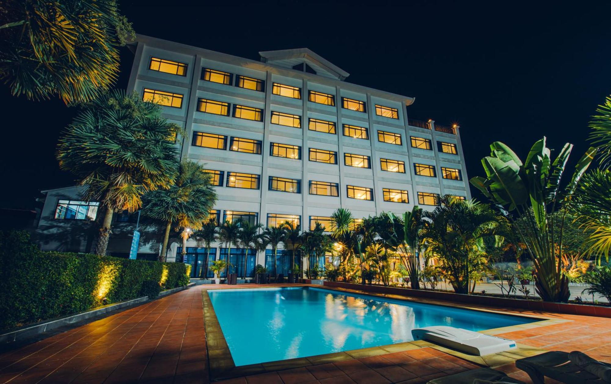 Sisombat Plaza Hotel Vang Vieng Exteriér fotografie